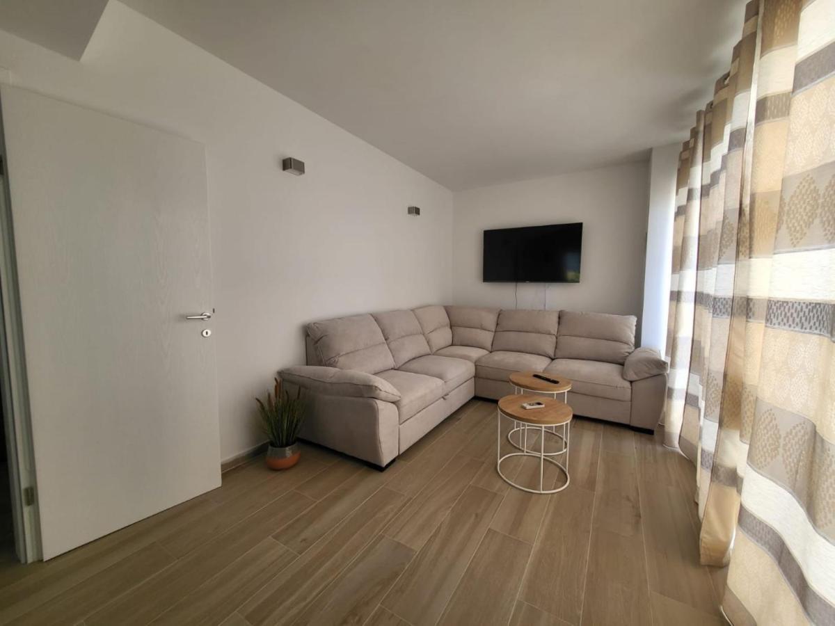 Apartment Prejac By The Beach Malinska Exterior photo