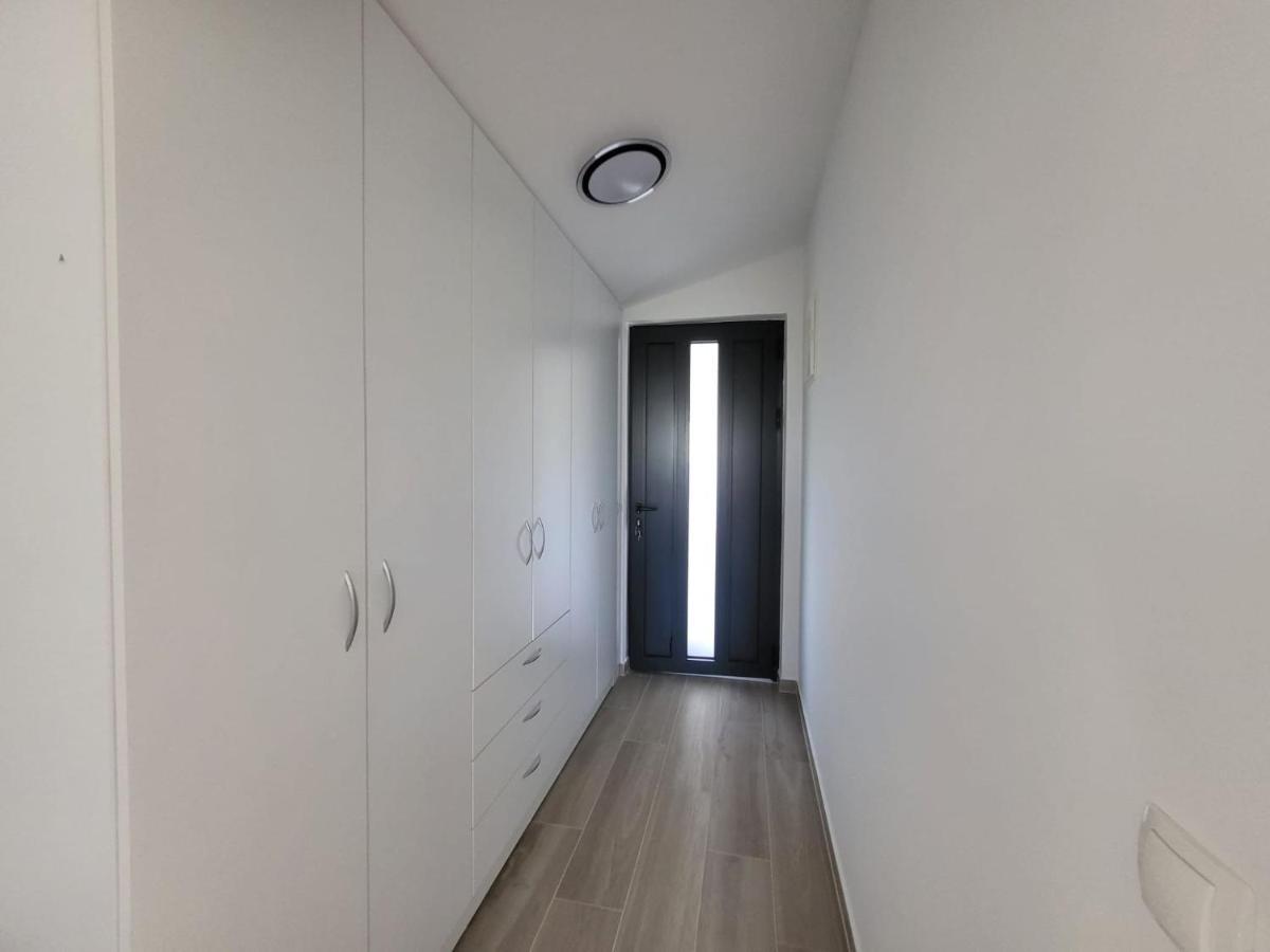 Apartment Prejac By The Beach Malinska Exterior photo